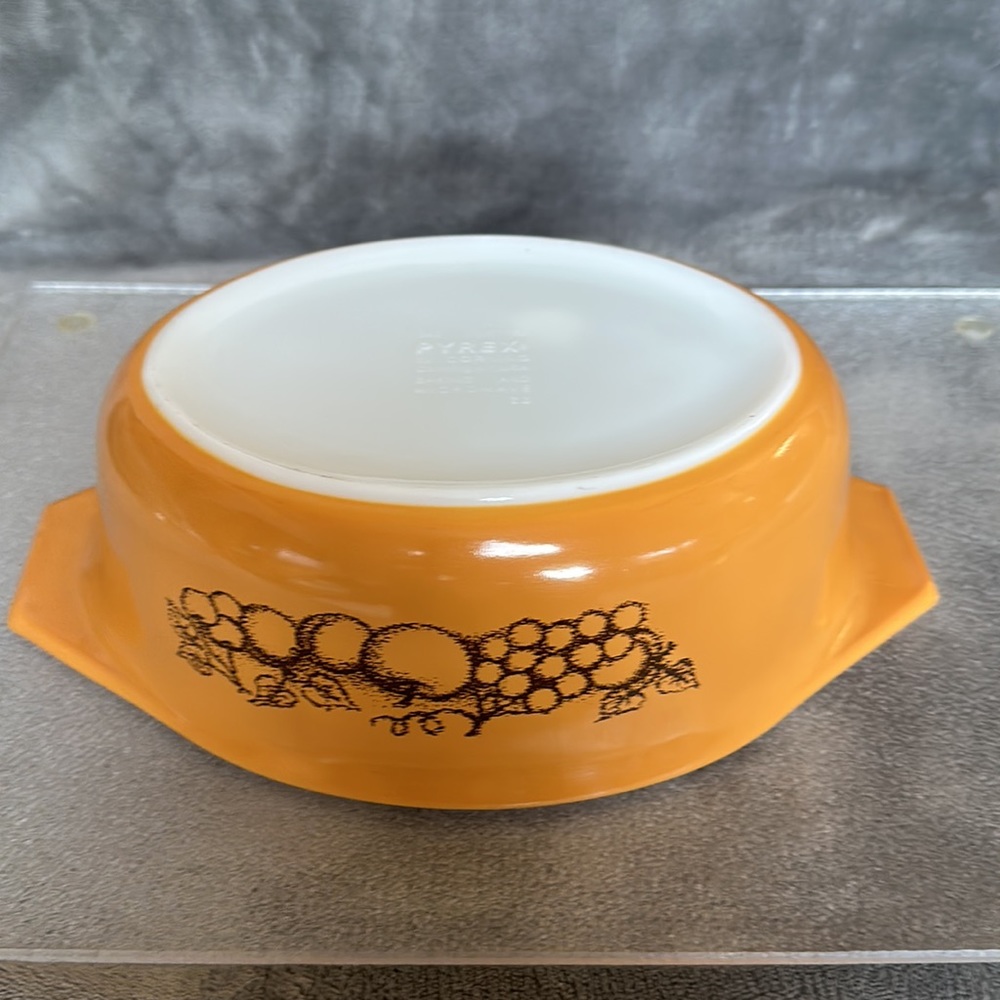 Vintage PYREX Old Orchard 043 1.5 qt casserole - Picture 4 of 5
